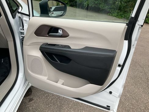 Used 2024 Chrysler Voyager LX FWD image 16