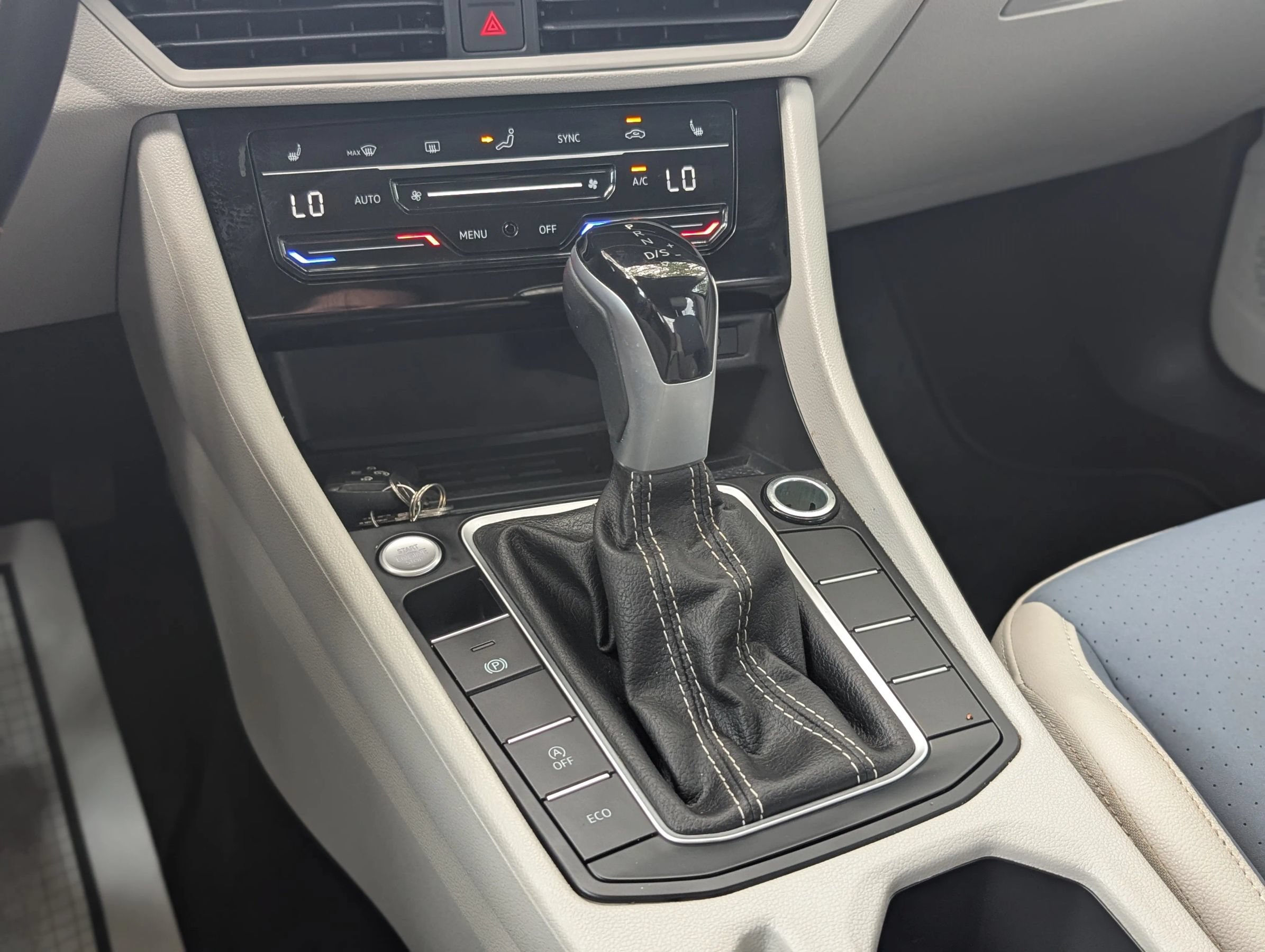 Used 2025 Volkswagen Jetta SE w/ Black Wheel Package FWD image 32