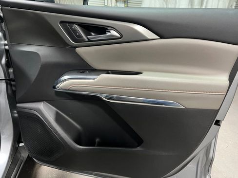 Used 2025 Chevrolet Traverse LT image 11