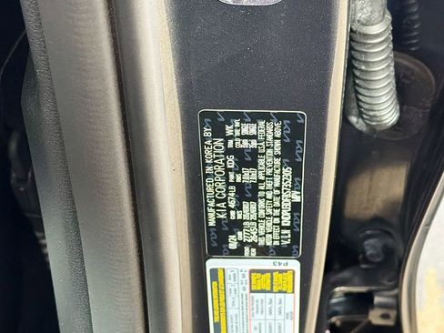 Used 2025 Kia Sportage LX image 31