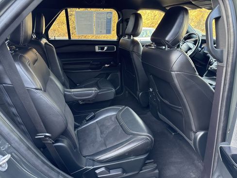 Used 2022 Ford Explorer ST w/ ST Street Pack image 12