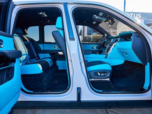 Used 2025 Rolls-Royce Cullinan image 24