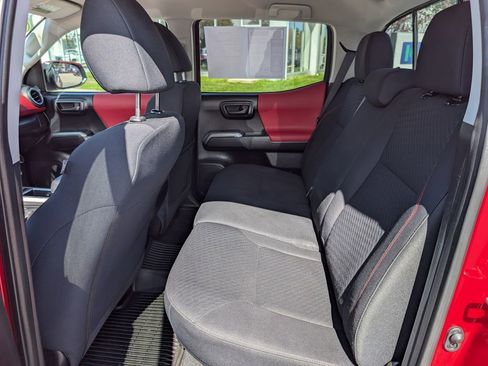 Used 2020 Toyota Tacoma SR5 AWD/4WD image 19