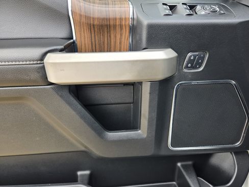 Used 2015 Ford F150 Lariat image 17