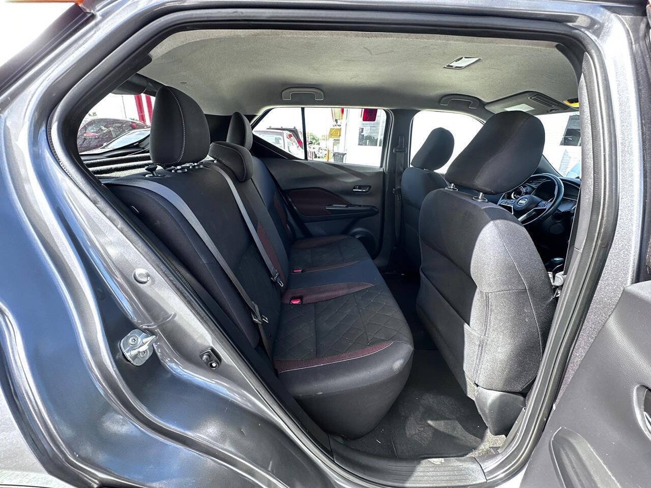 Used 2018 Nissan Kicks SR w/ Interior Electronics Package FWD image 15