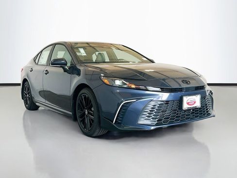 New 2026 Toyota Camry SE FWD image 3