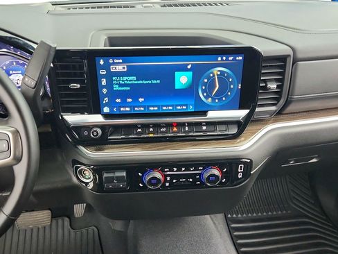 Used 2025 Chevrolet Silverado 1500 LT AWD/4WD image 21