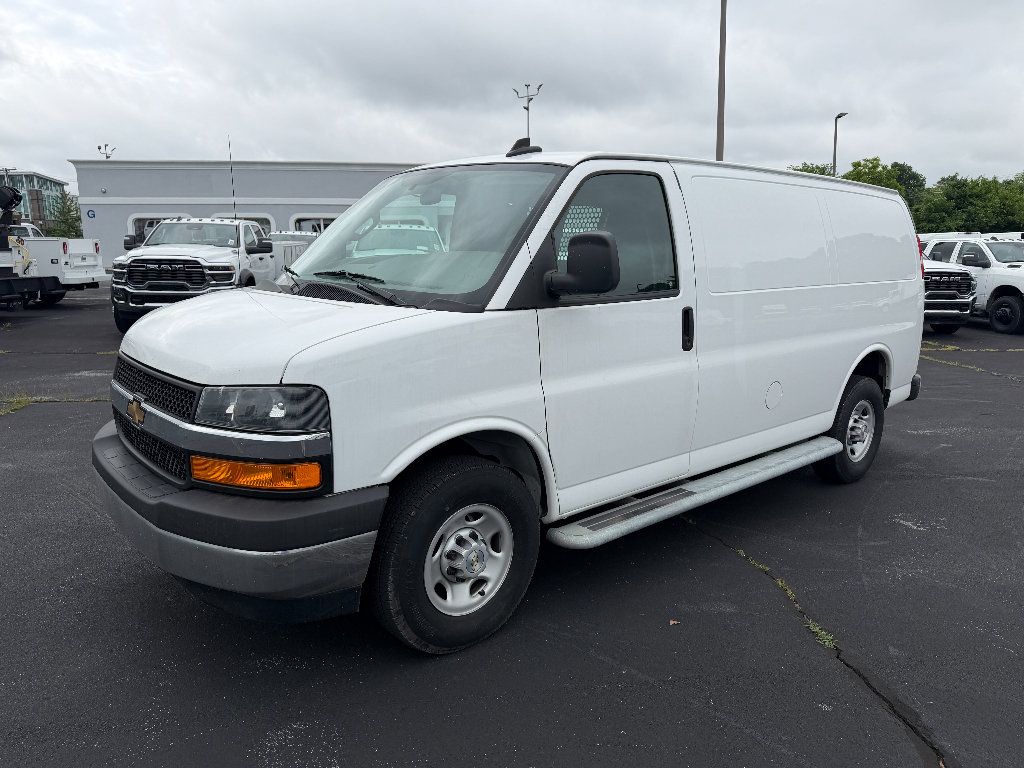 Used 2024 Chevrolet Express 2500 w/ Driver Convenience Package RWD image 4