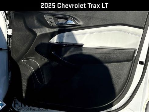 Used 2025 Chevrolet Trax LT w/ Driver Confidence Package FWD image 30