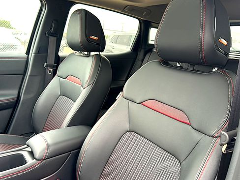 New 2026 Nissan Kicks SR w/ SR Premium Package FWD image 11