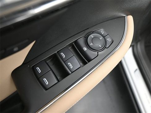 Used 2025 Buick Envision Preferred image 13