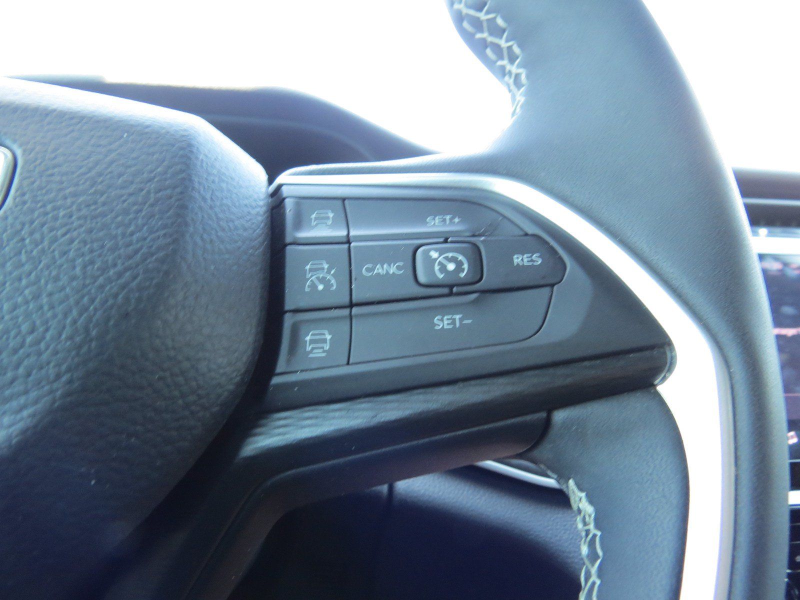 Used 2024 Jeep Grand Cherokee Altitude AWD/4WD image 18