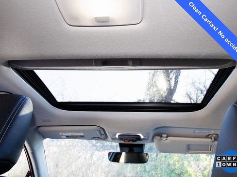 Used 2022 Toyota Corolla Cross XLE image 23