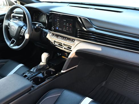 Used 2025 Toyota Camry SE AWD (Natl) image 33