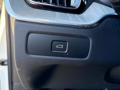 Certified 2025 Volvo XC60 B5 Plus image 31