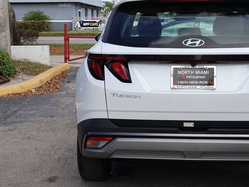 Used 2025 Hyundai Tucson SE image 13
