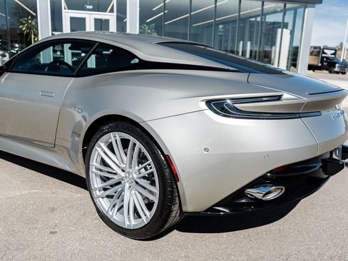 Used 2026 Aston Martin DB12 Coupe RWD image 9
