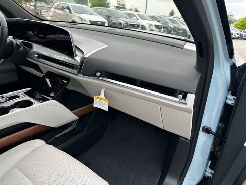 New 2026 Cadillac Vistiq Premium Luxury AWD/4WD image 39