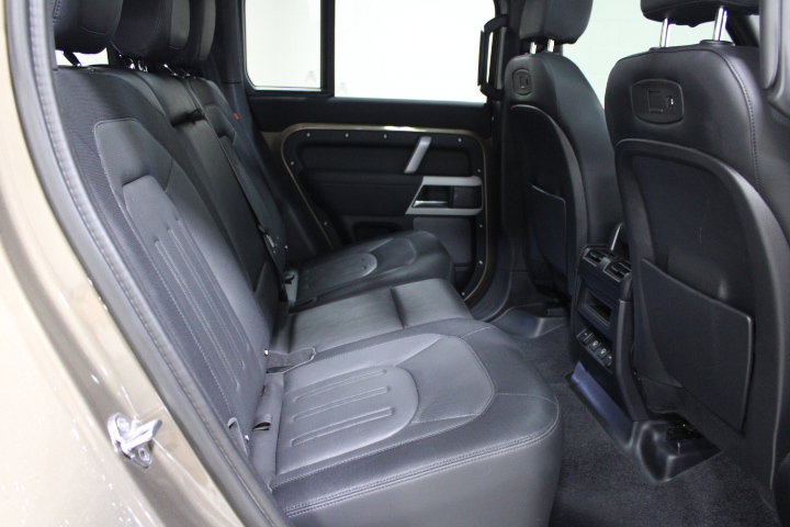 Used 2021 Land Rover Defender 110 X-Dynamic SE AWD/4WD image 30