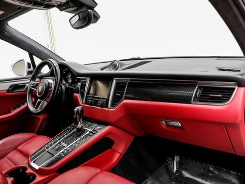 Used 2016 Porsche Macan Turbo image 11