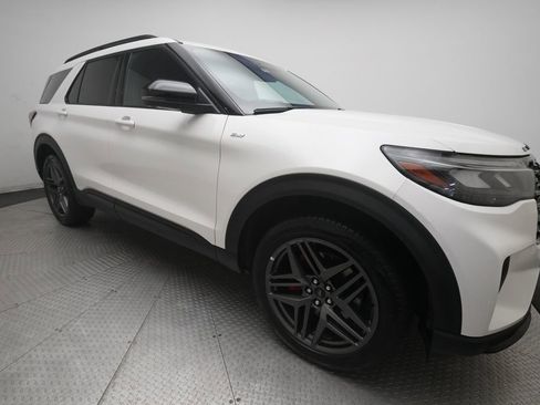Used 2025 Ford Explorer ST-Line w/ ST-Line Street Pack AWD/4WD image 36