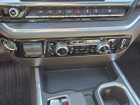 New 2026 GMC Sierra 1500 SLT image 19