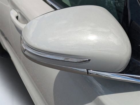 New 2025 Genesis G70 2.5T image 10