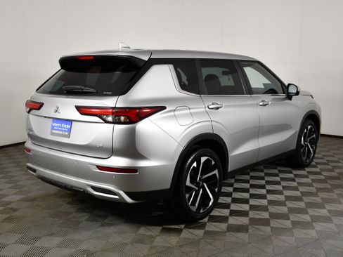 Used 2022 Mitsubishi Outlander SE image 6