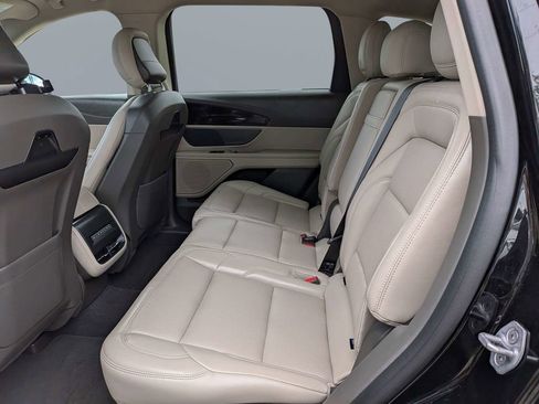 Used 2024 Lincoln Nautilus Premier AWD/4WD image 20