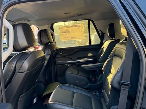 New 2026 Lincoln Navigator Premiere AWD/4WD image 13