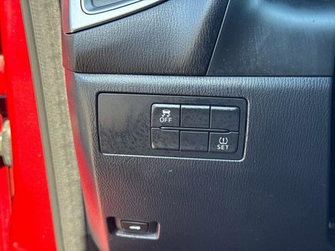 Used 2018 MAZDA MAZDA3 Touring image 29