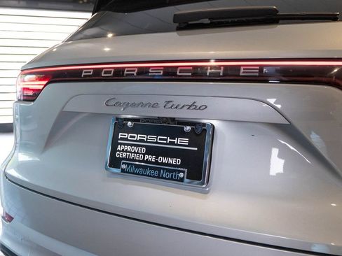 Certified 2022 Porsche Cayenne Turbo AWD/4WD image 14