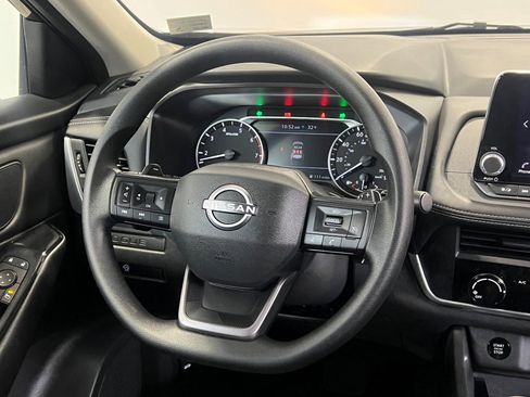 Used 2025 Nissan Rogue S image 19