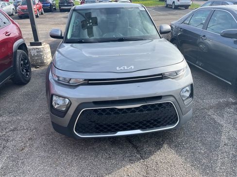Used 2022 Kia Soul LX image 2