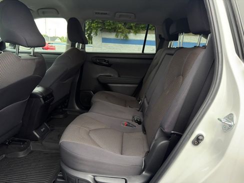 Used 2023 Toyota Highlander L FWD image 18