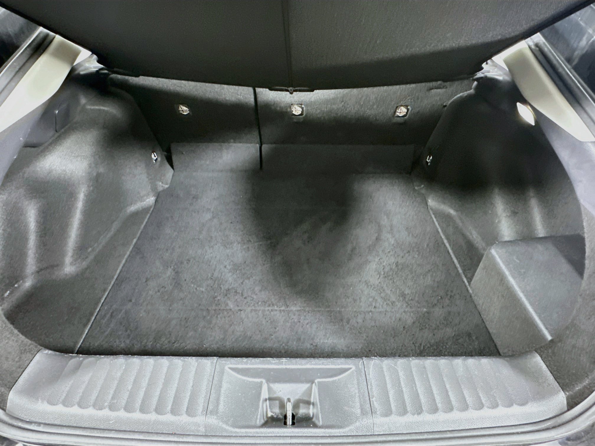 Used 2025 Toyota Prius LE FWD image 27