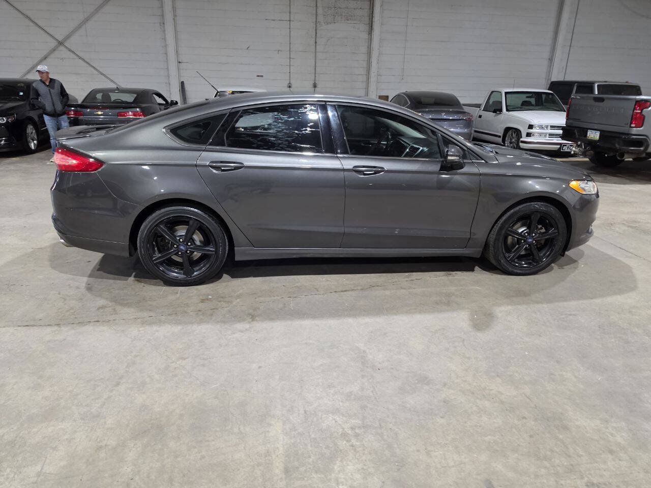 Used 2016 Ford Fusion SE FWD image 13