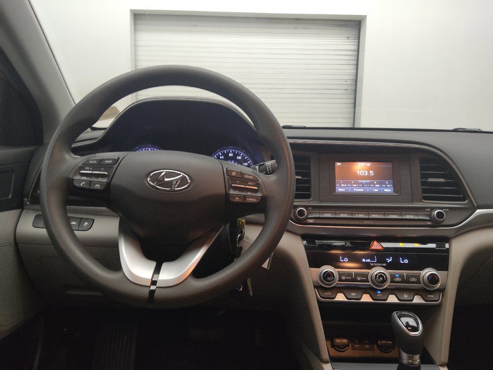 Used 2020 Hyundai Elantra SE FWD image 22