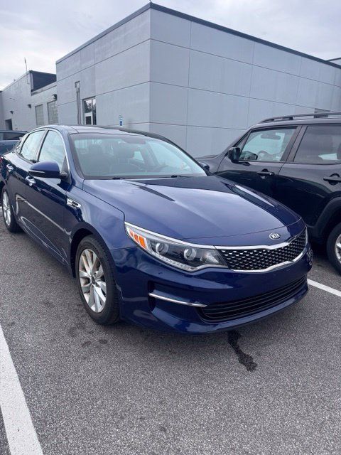 Used 2017 Kia Optima EX w/ Premium Package FWD image 2