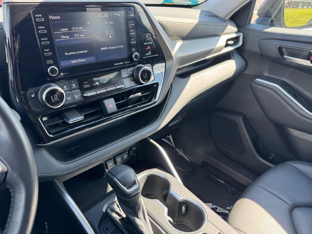 Certified 2021 Toyota Highlander XLE AWD/4WD image 29