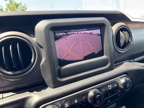 Used 2022 Jeep Wrangler Sport AWD/4WD image 36