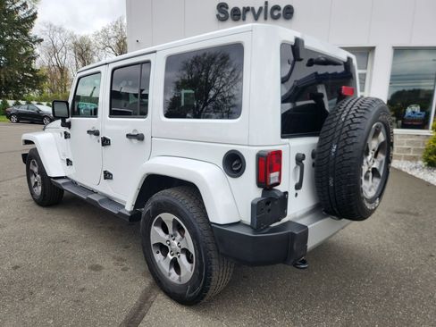 Used 2017 Jeep Wrangler Unlimited Sahara w/ Dual Top Group AWD/4WD image 10