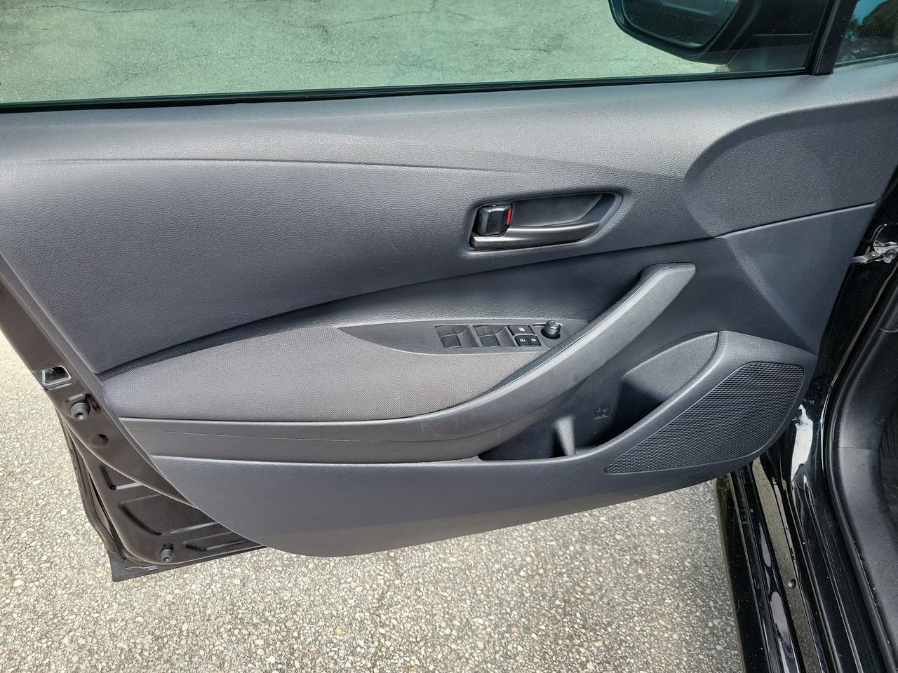 Used 2025 Toyota Corolla LE FWD image 14