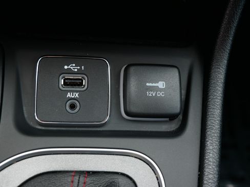 Used 2022 Jeep Cherokee Trailhawk w/ Sound & Nav Group AWD/4WD image 31