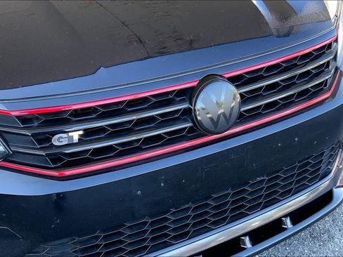 Used 2018 Volkswagen Passat GT image 32