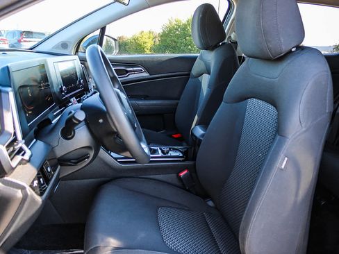 Used 2024 Kia Sportage LX image 17