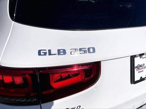 Used 2022 Mercedes-Benz GLB 250 image 9