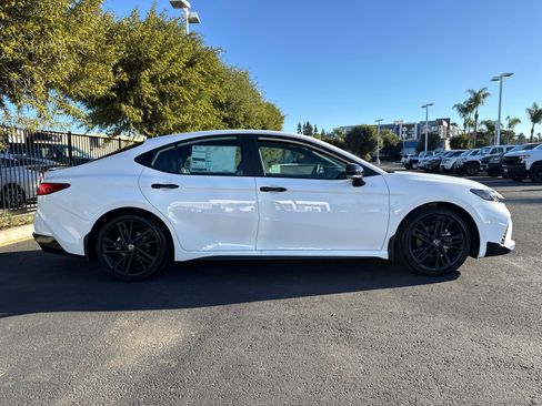 New 2026 Toyota Camry Hybrid FWD image 6