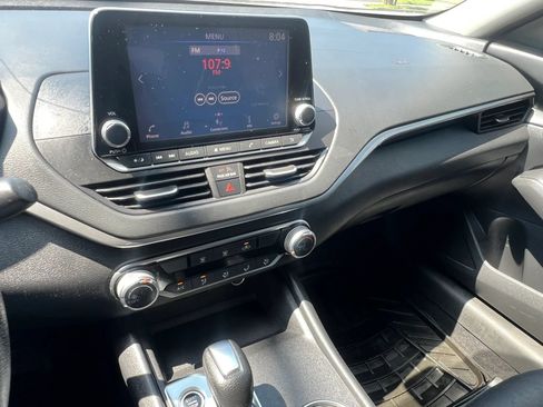 Used 2022 Nissan Altima 2.5 SV FWD image 22