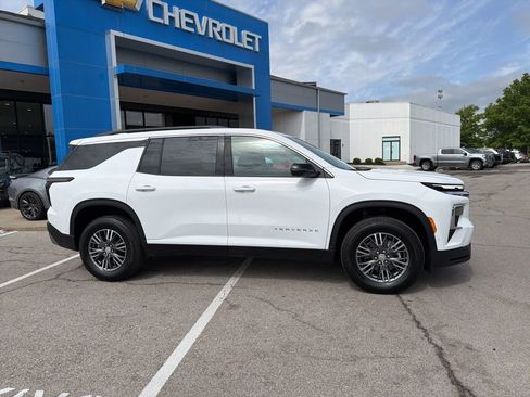 New 2026 Chevrolet Traverse LT w/ Enhanced Driving Package FWD image 2